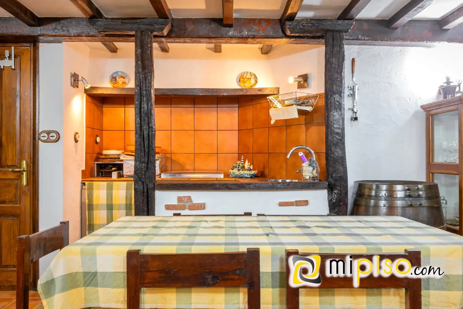 Cuina de Casa o xalet en venda en Limpias amb Calefacció, Jardí privat i Terrassa