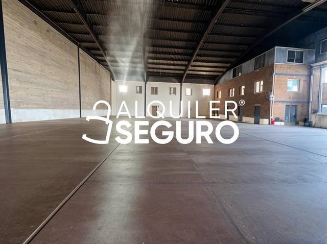 Local comercial en Alquiler en Calle Puerto de Veleta en Leganés Norte