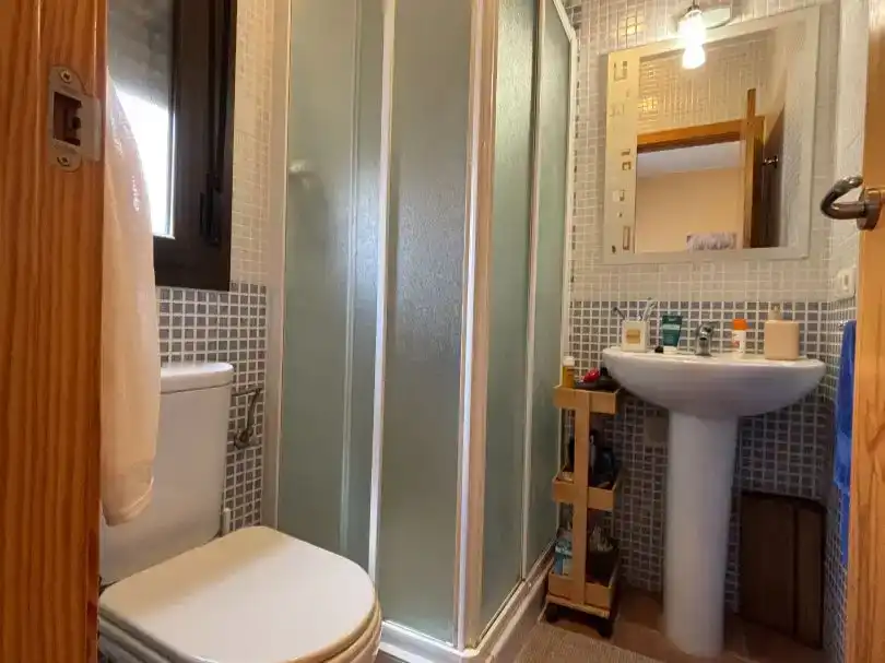 Bany de Pis en venda en El Real de la Jara amb Aire condicionat, Jardí privat i Parquet