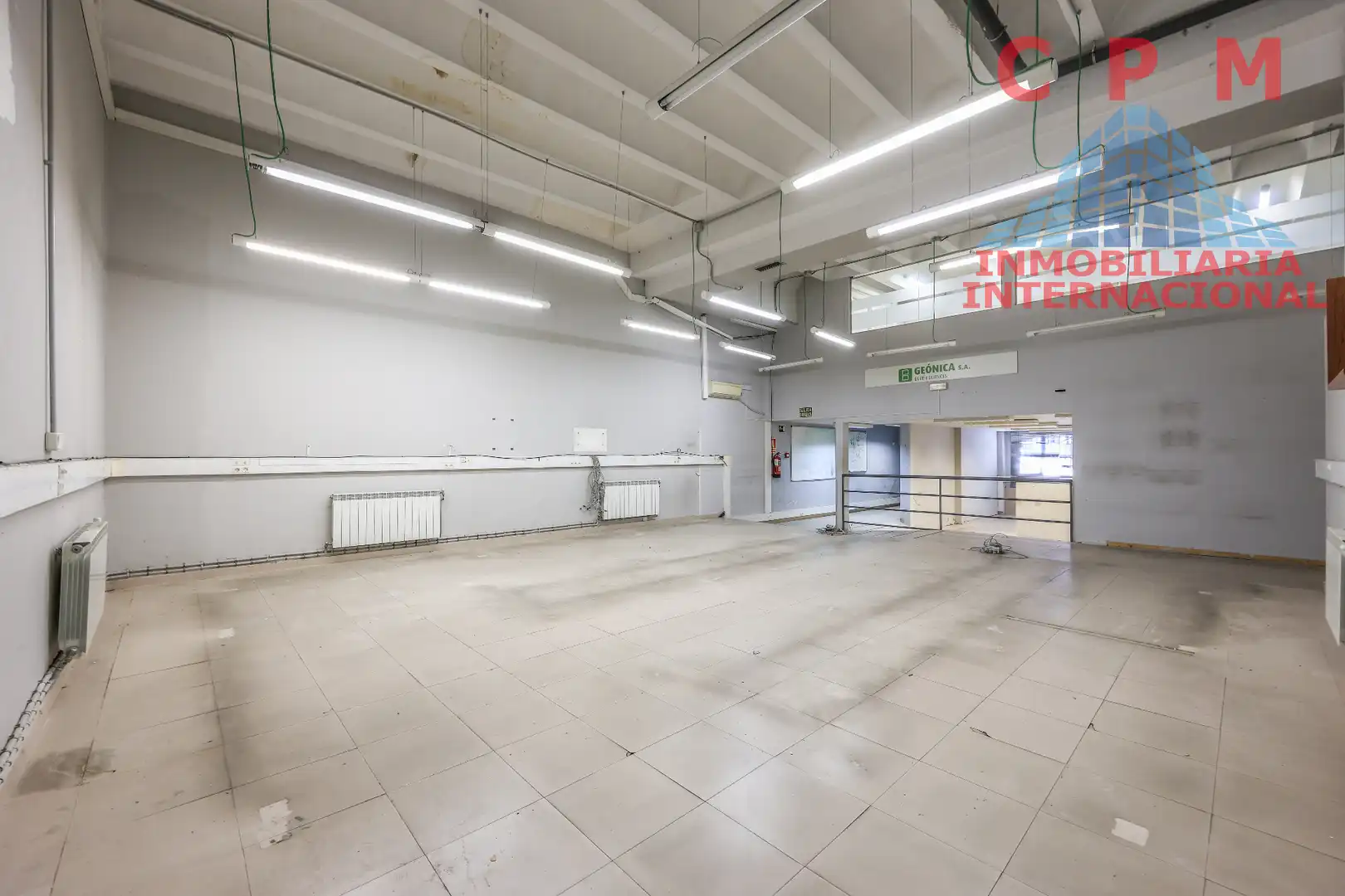 Local de lloguer en Madrid amb Parquet, Internet i Alarma