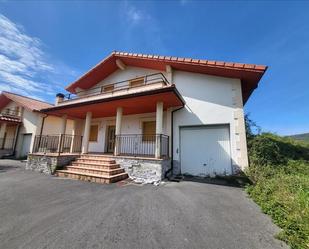 Außenansicht von Wohnung zum verkauf in Liendo mit Terrasse und Balkon