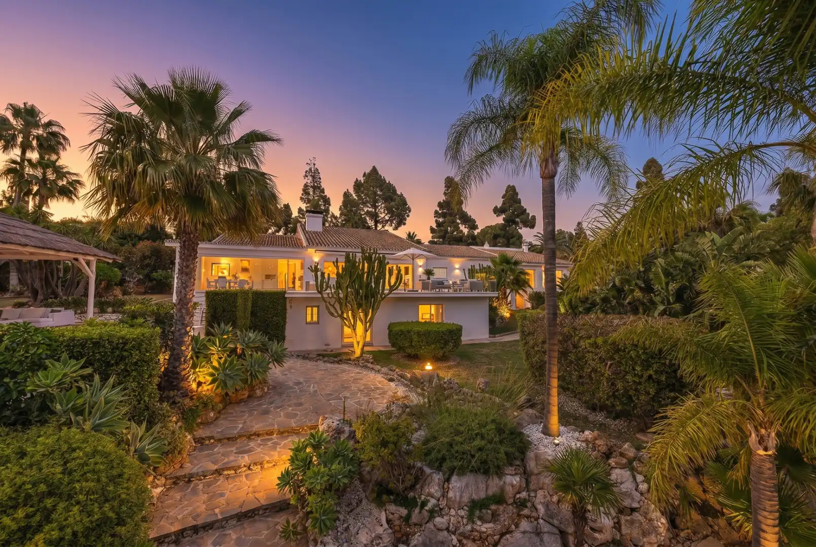 Außenansicht von Haus oder Chalet zum Verkauf in Marbella mit Klimaanlage, Privatgarten und Terrasse