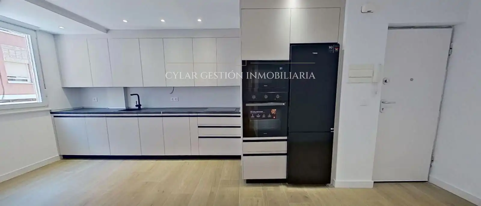 Cuina de Pis en venda en Salamanca amb Calefacció, Terrassa i Moblat