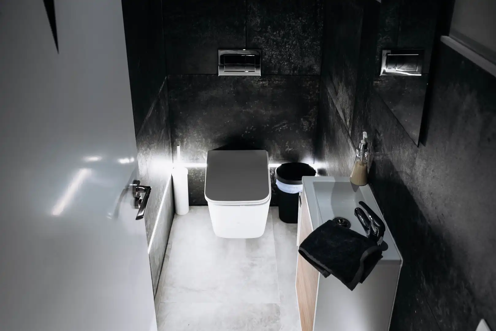 Baño de Local en venta en San Bartolomé de Tirajana con Aire acondicionado