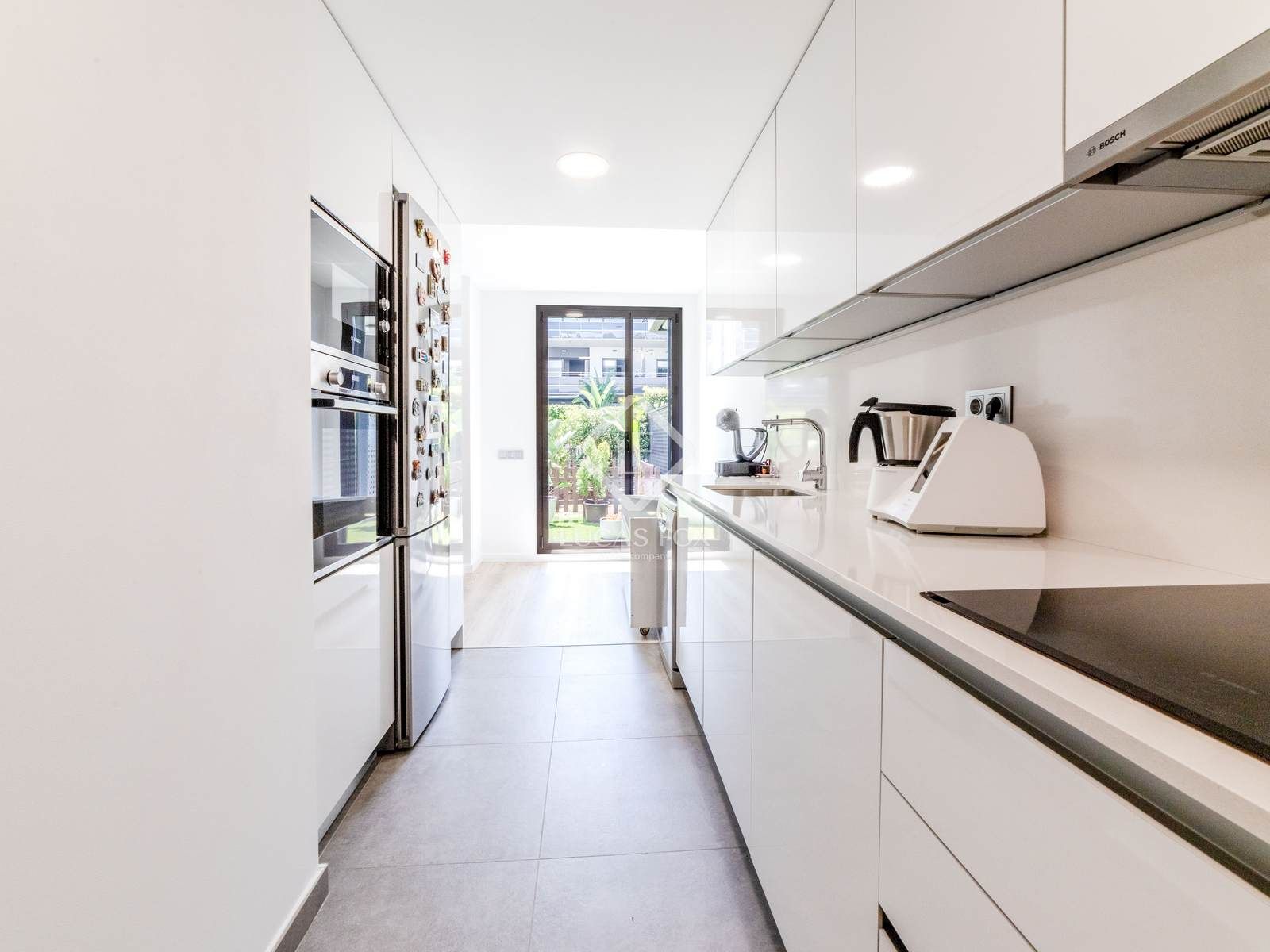 Cuina de Pis en venda en Sitges amb Aire condicionat, Calefacció i Jardí privat