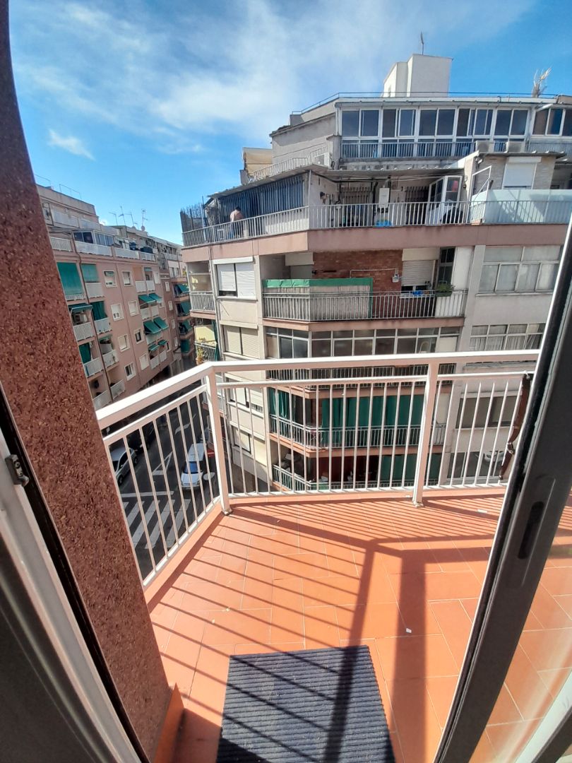 Terrassa de Pis en venda en L'Hospitalet de Llobregat amb Forn, Rentadora i Microones
