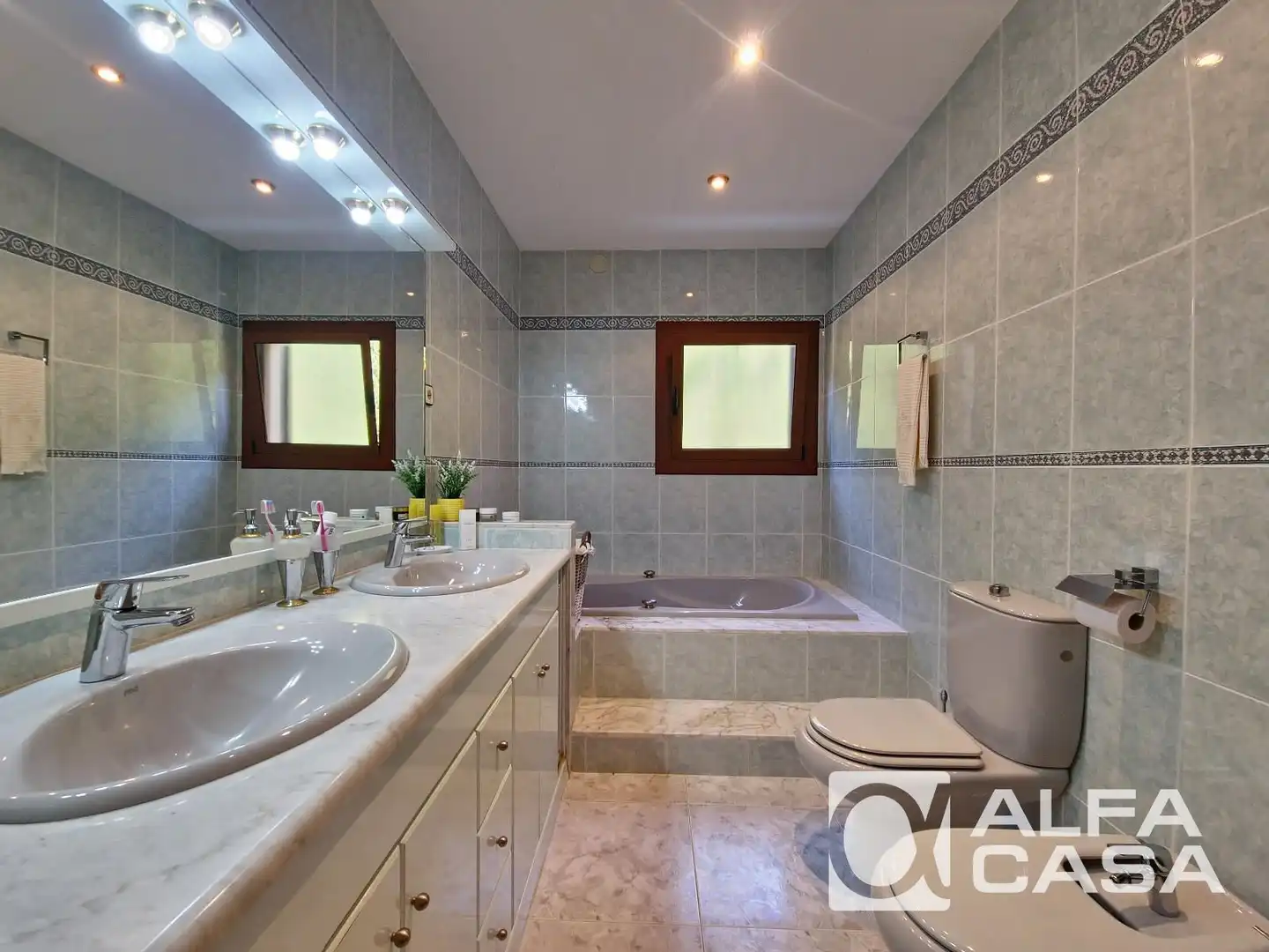 Bathroom of Houses for sale in Lloret de Mar  with Air Conditioner, Heating and Parquet flooring