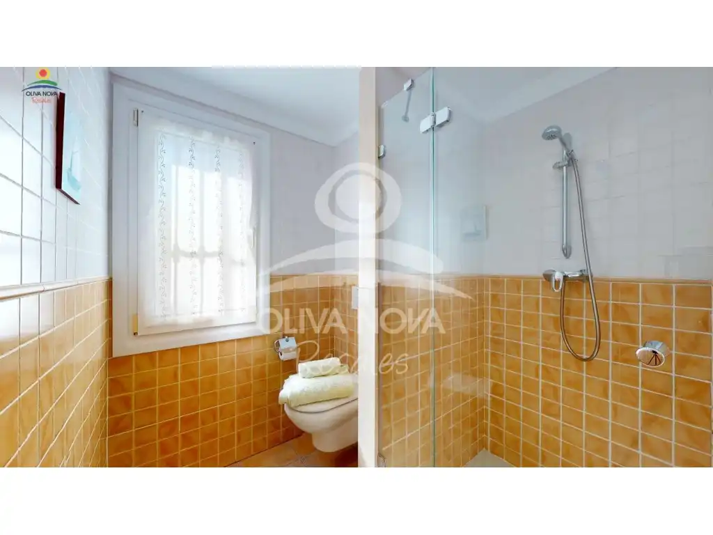 Baño de Casa o chalet en venta en Oliva con Jardín privado