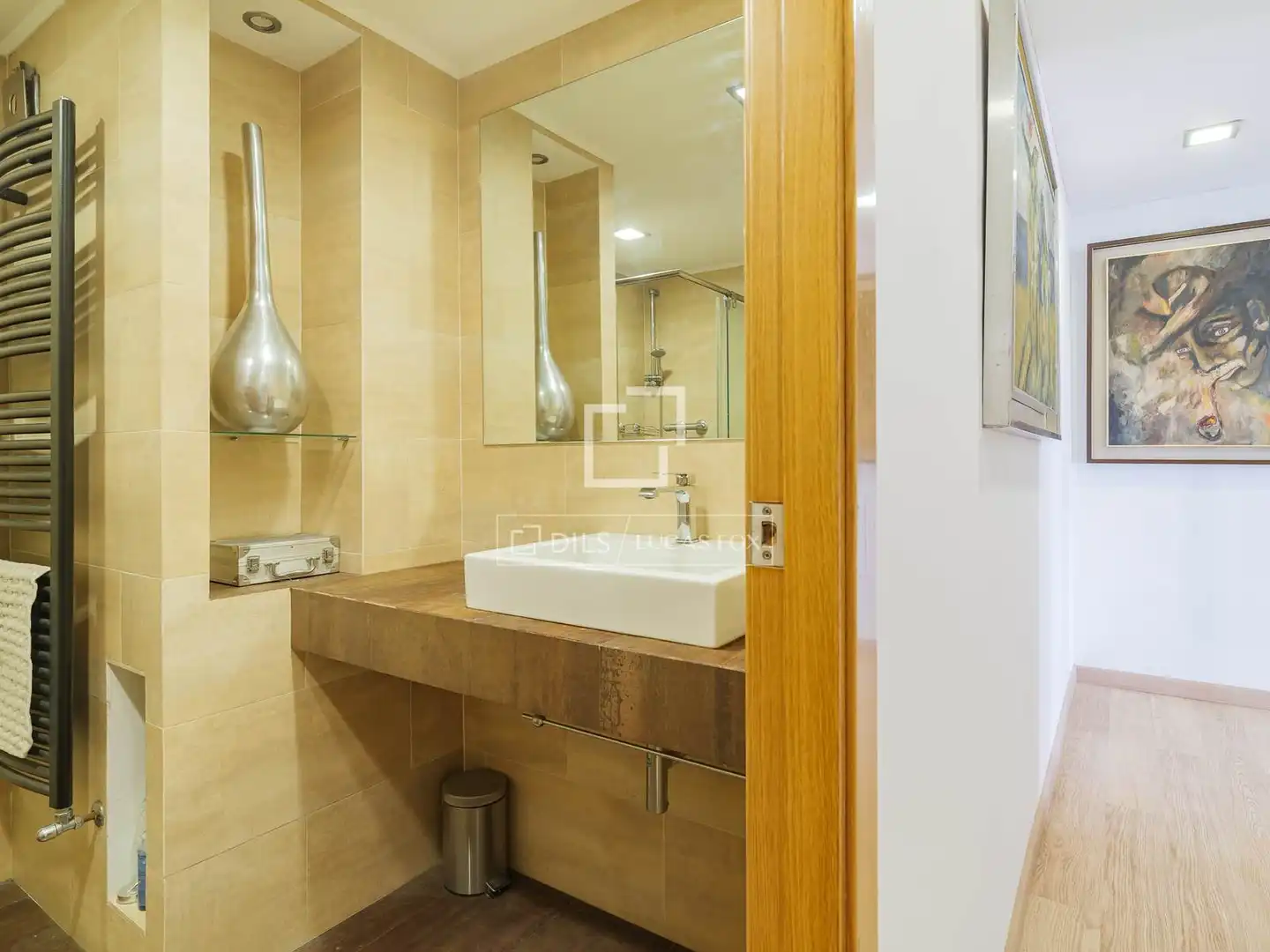 Badezimmer von Wohnung zum Verkauf in Barcelona mit Klimaanlage, Terrasse und Abstellraum