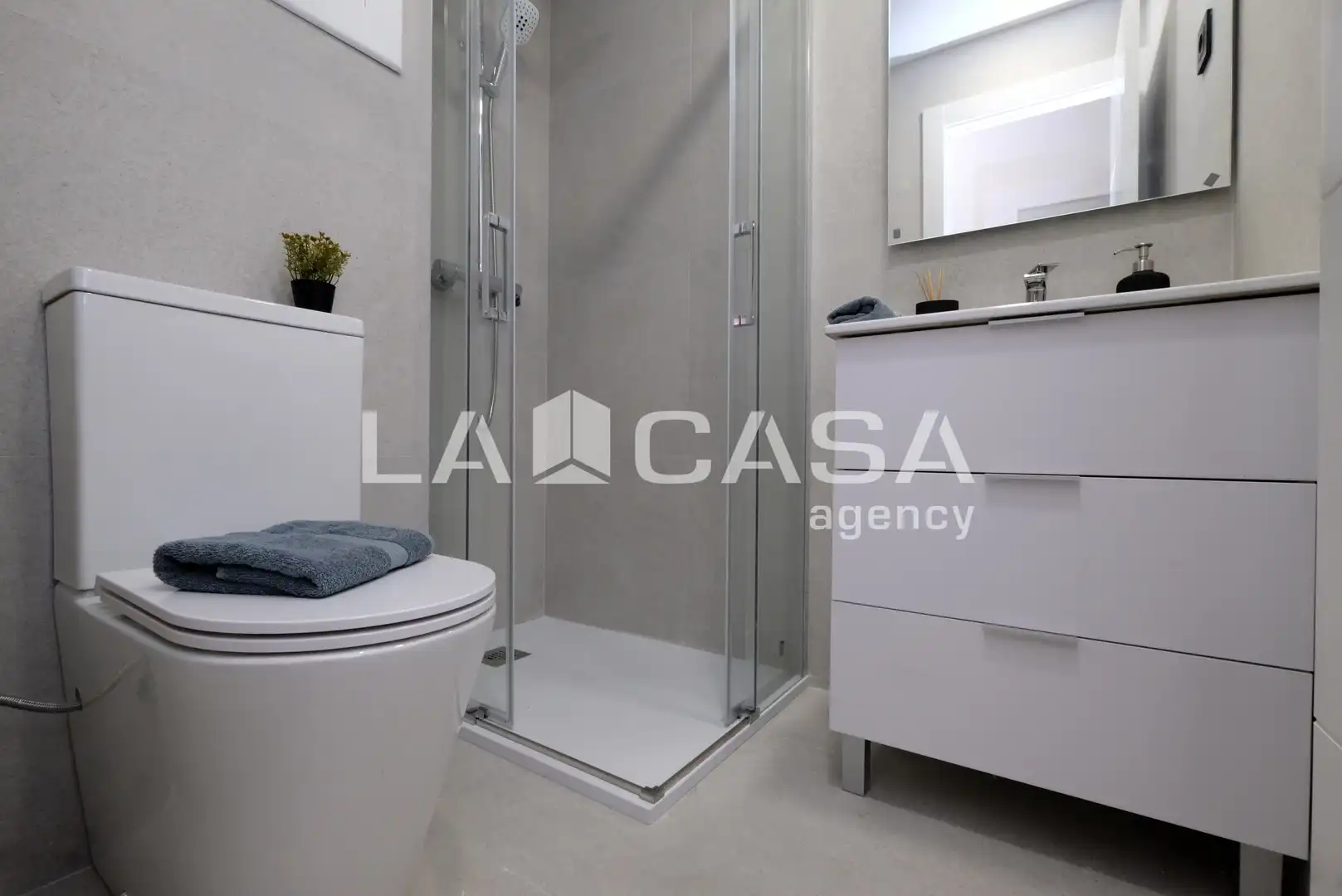 Bathroom of Flat for sale in Barcelona  with Balcony