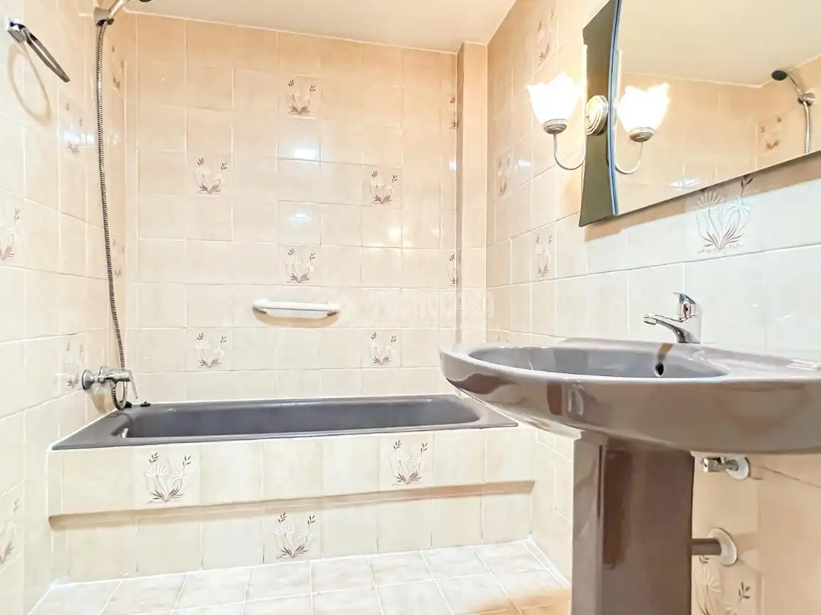 Bathroom of Flat for sale in Málaga  with Terrace and Storage room