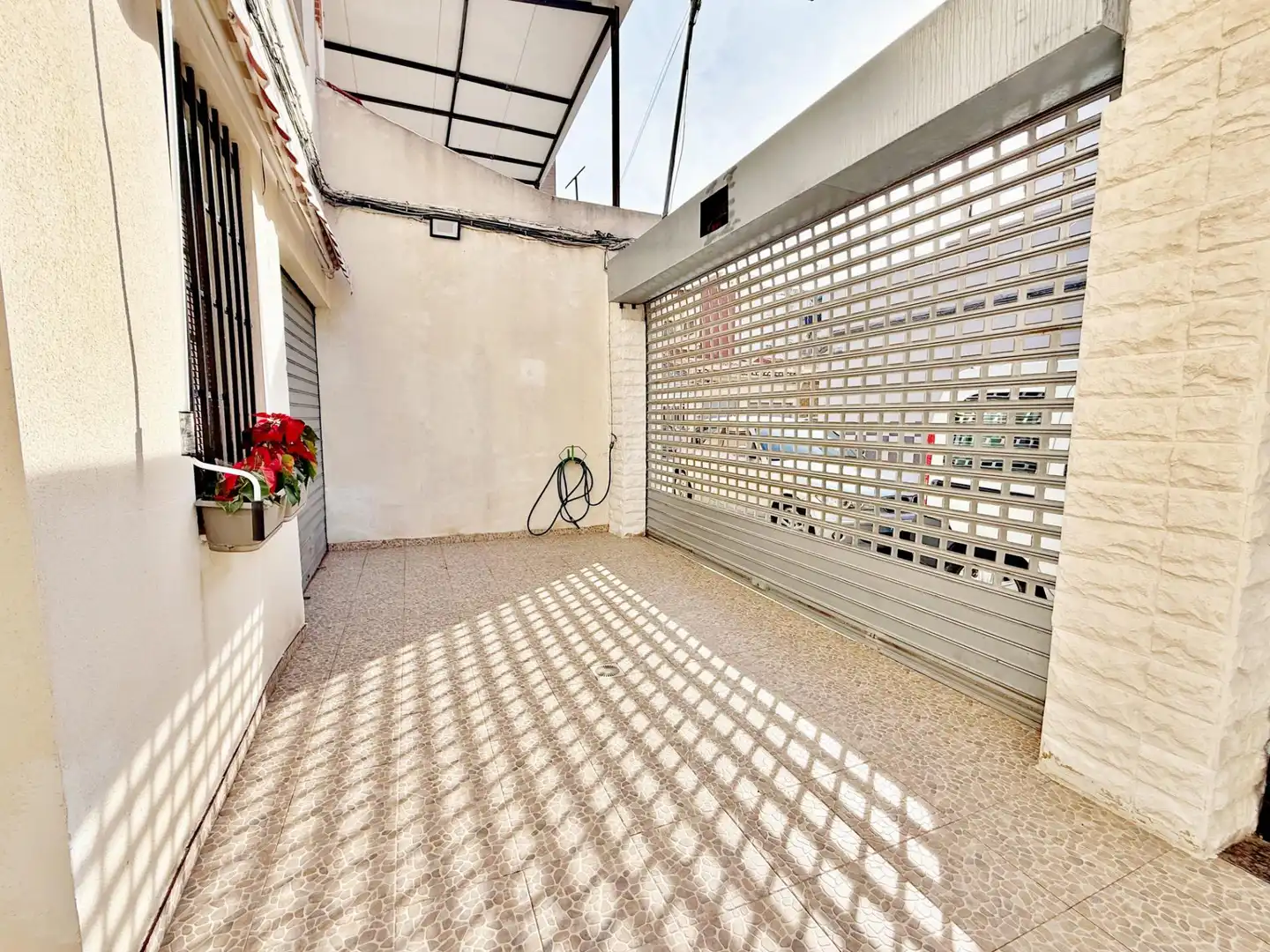 Terrassa de Casa adosada en venda en Torrent amb Aire condicionat, Calefacció i Jardí privat