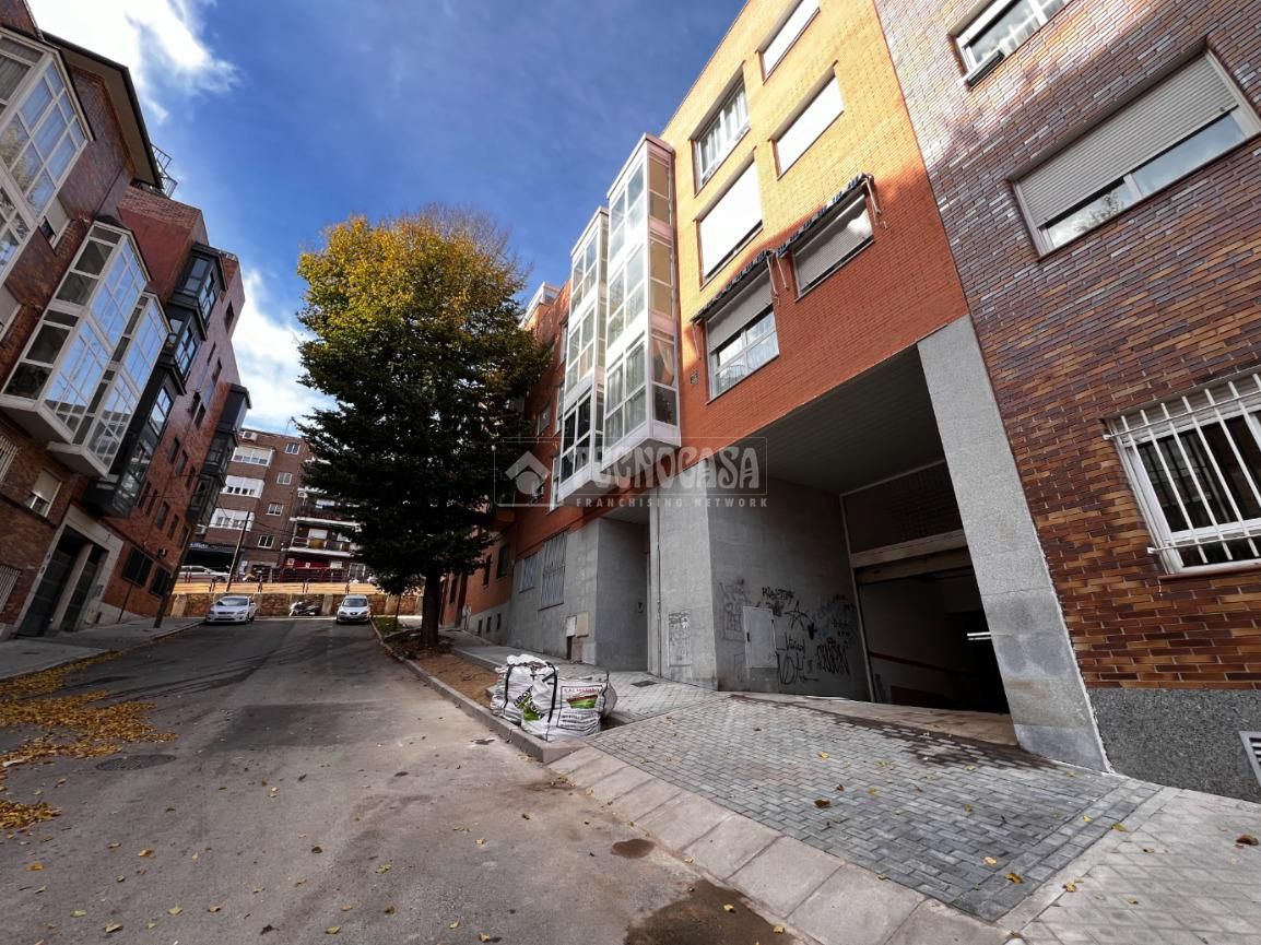 Exterior view of Garage for sale in  Madrid Capital
