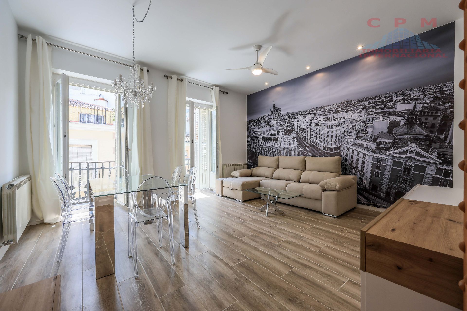 Sala d'estar de Pis de lloguer en  Madrid Capital amb Parquet, Moblat i Forn