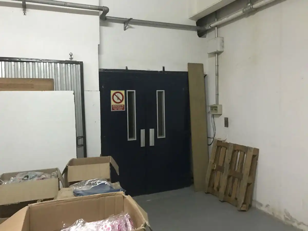 Industrial buildings for sale in Centre