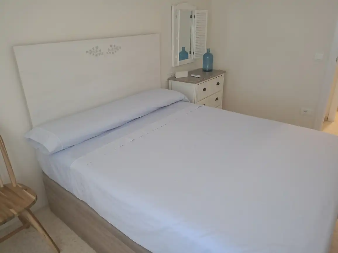Dormitori de Apartament de lloguer en Gandia amb Aire condicionat, Terrassa i Moblat