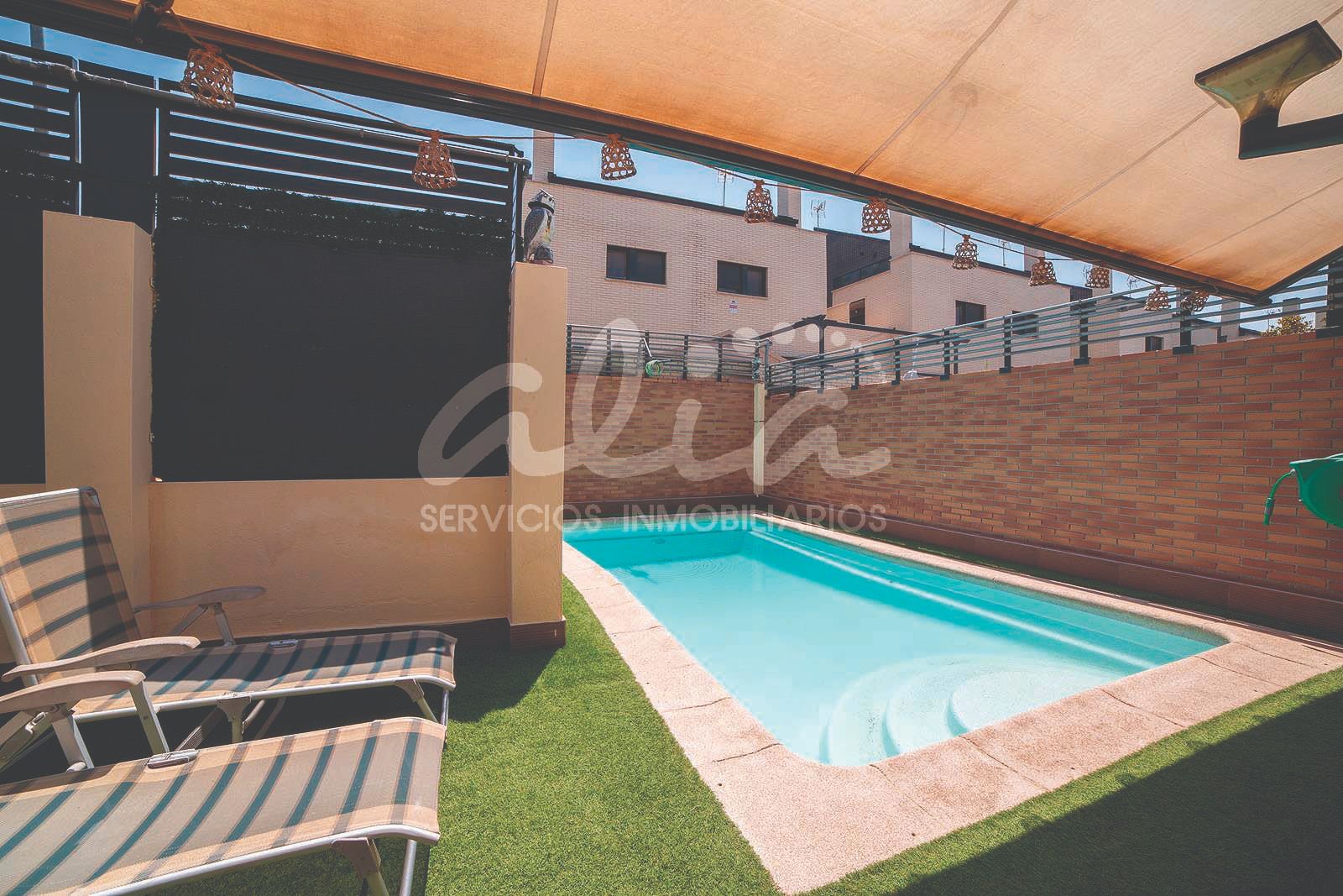Swimming pool of House or chalet for sale in Pinto  with Air Conditioner, Heating and Terrace