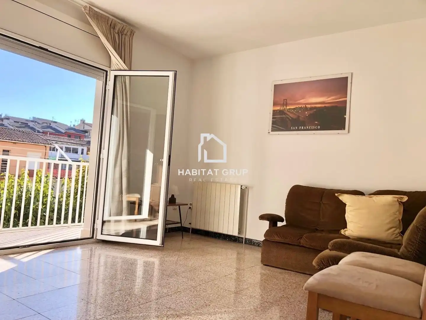 Sala d'estar de Casa o xalet en venda en Olot amb Calefacció, Jardí privat i Terrassa