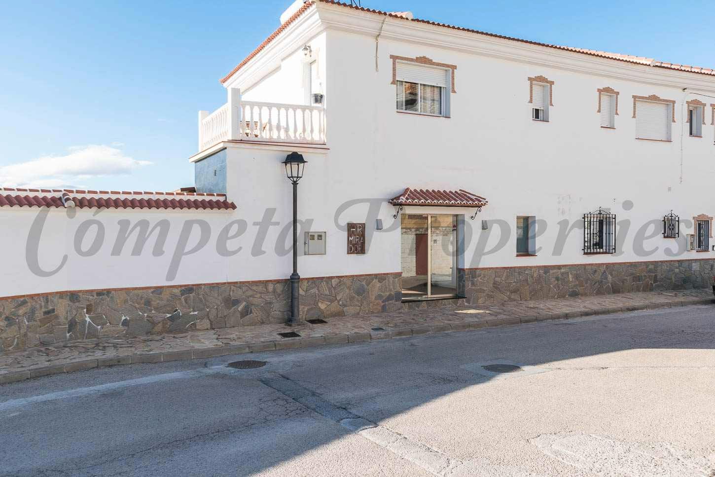 Vista exterior de Local en venda en Canillas de Albaida amb Calefacció i Terrassa
