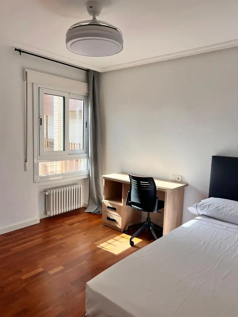 Schlafzimmer von Wohnung zur untervermieten in Murcia mit Klimaanlage, Heizung und Möbliert