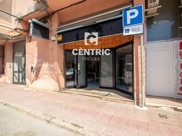 Locale commerciale in affitto a Centre - Sant Oleguer