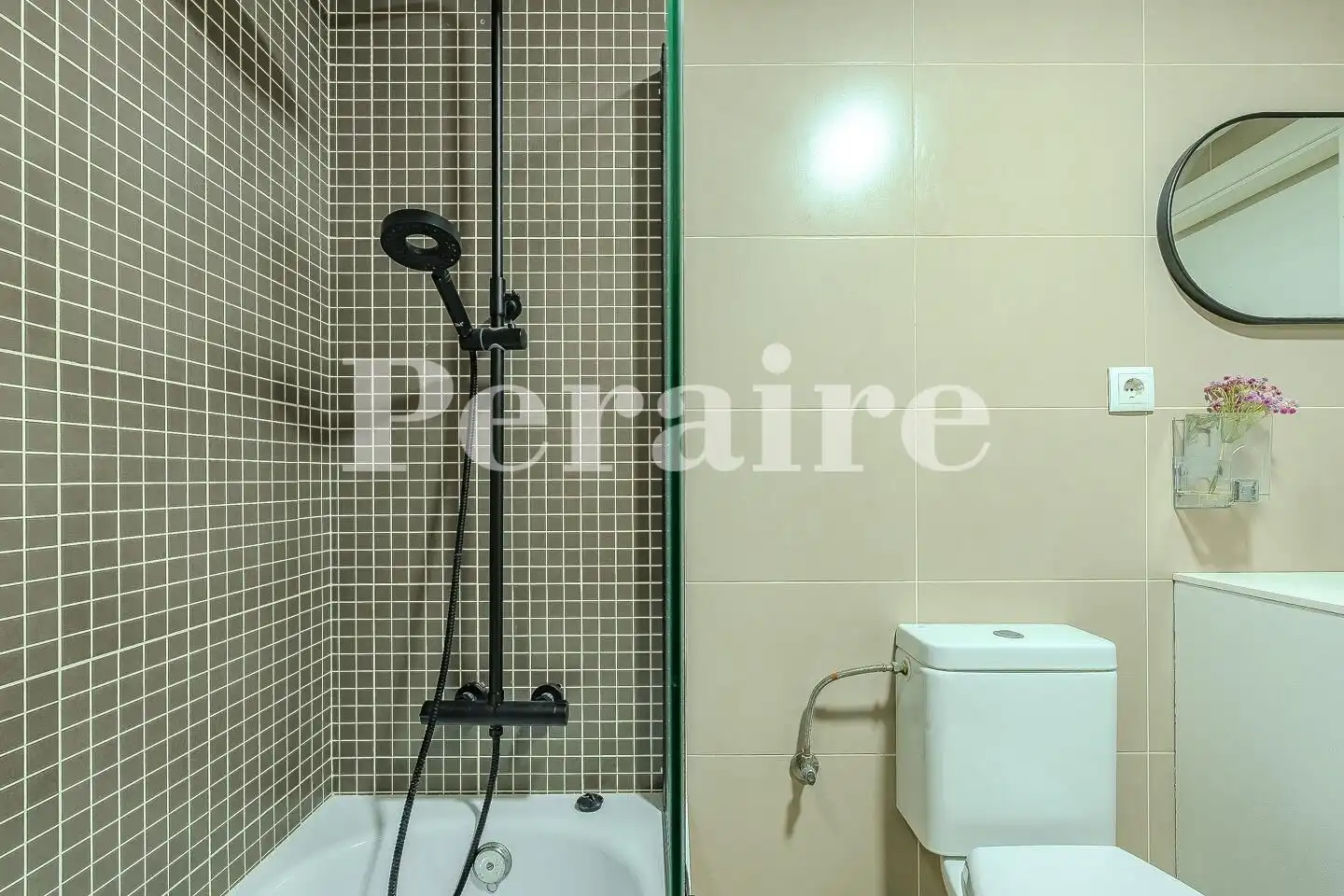Bany de Àtic en venda en L'Hospitalet de Llobregat amb Aire condicionat, Calefacció i Terrassa