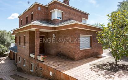 Vista exterior de Casa o xalet en venda en Pallejà amb Calefacció, Jardí privat i Terrassa