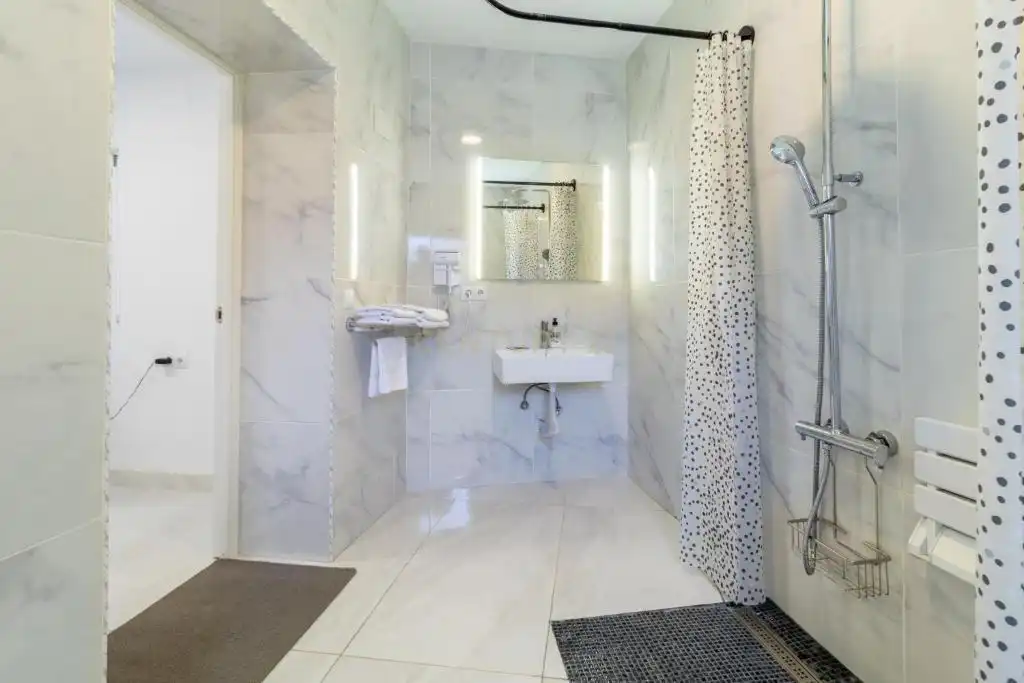 Bathroom of Buildings for sale in Fuengirola