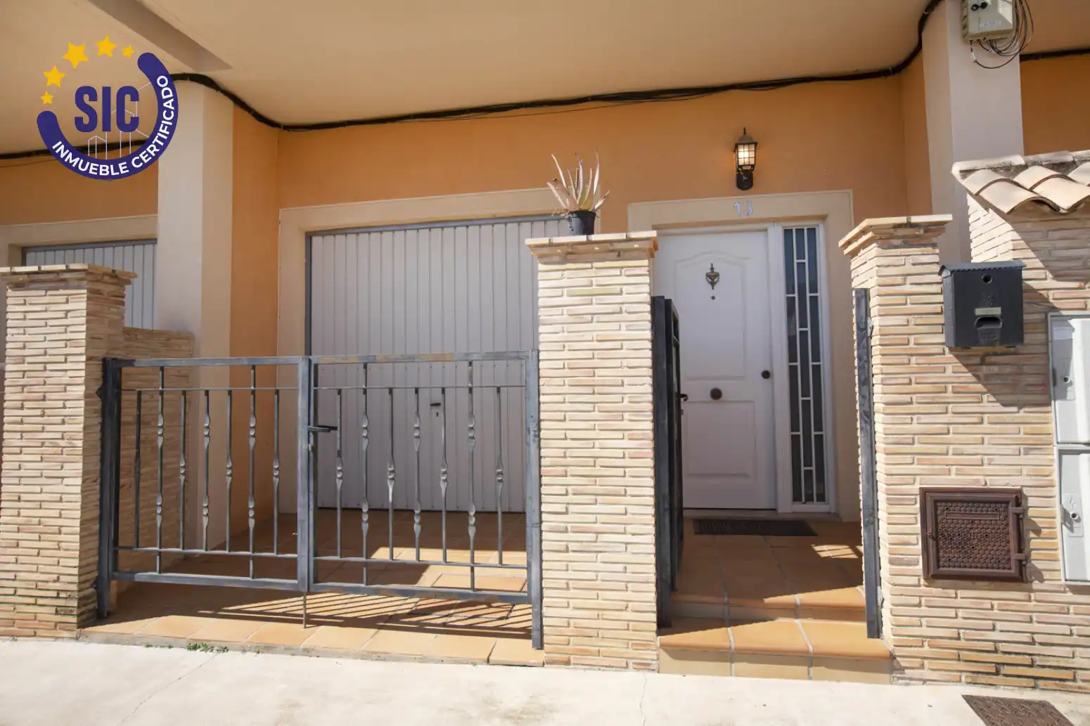 Casa adosada en venta en Llombai con Calefacción, Terraza y Balcón