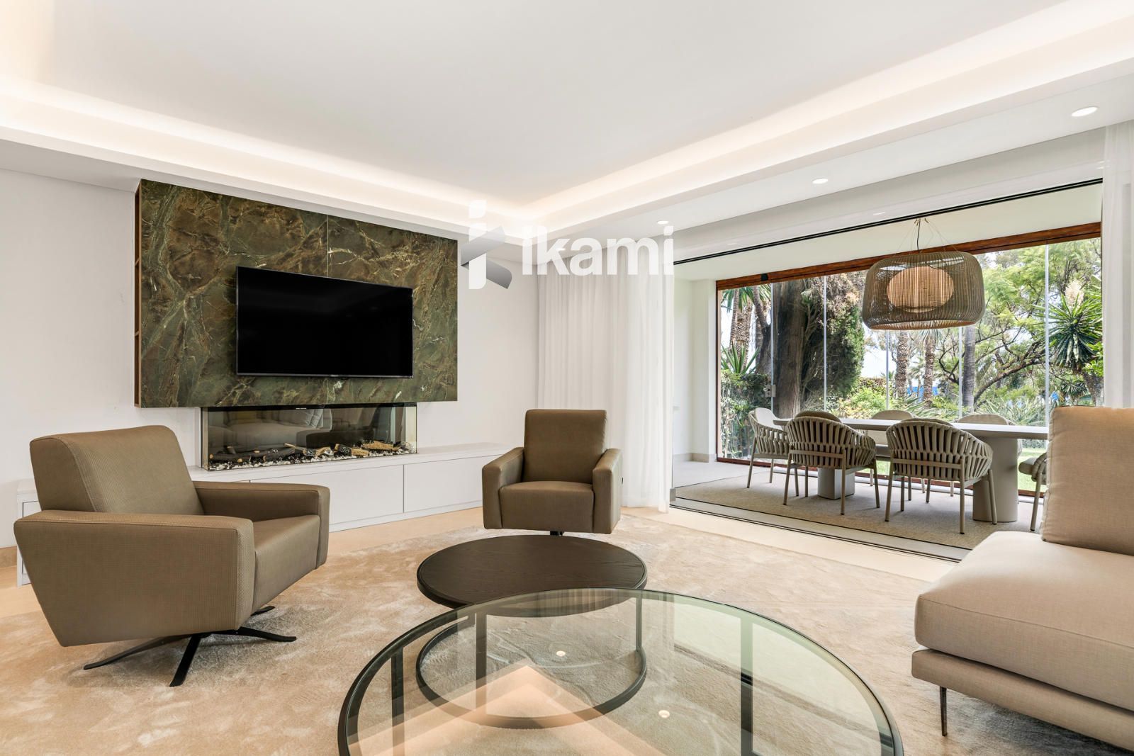 Living room of Single-family semi-detached for sale in Estepona  with Air Conditioner, Terrace and Swimming Pool