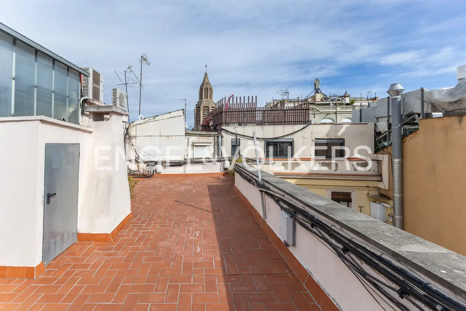 Außenansicht von Wohnung zum Verkauf in Barcelona mit Klimaanlage, Heizung und Abstellraum