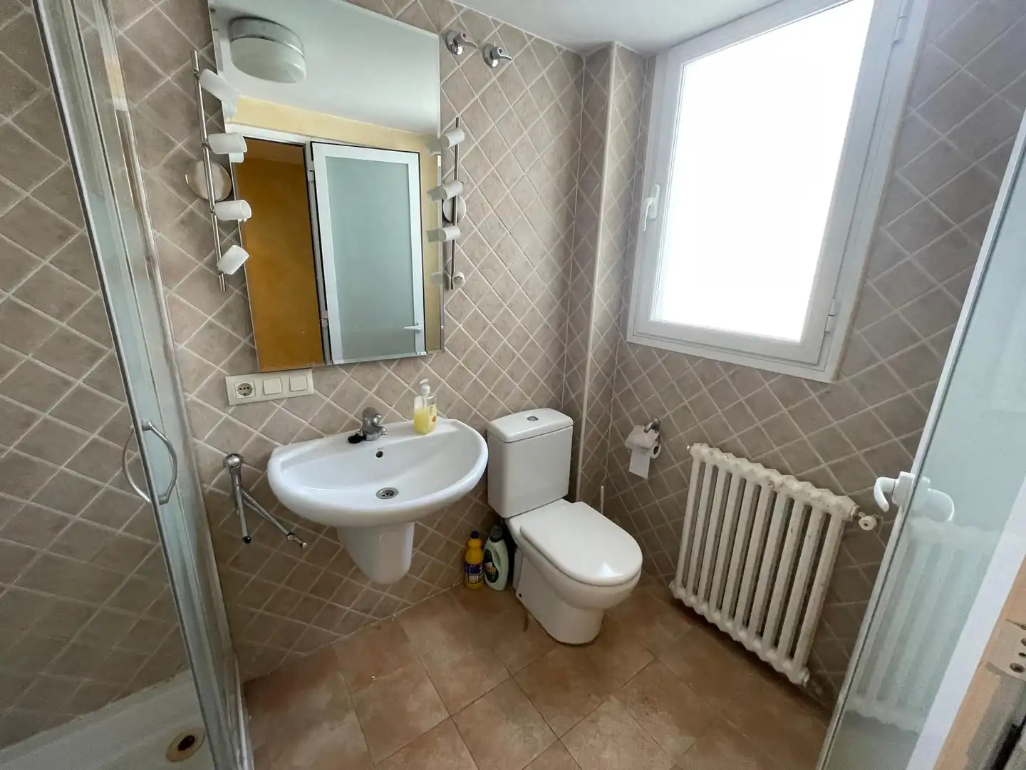 Bathroom of Apartments for sale in Zaragoza  with Air Conditioner, Heating and Parquet flooring