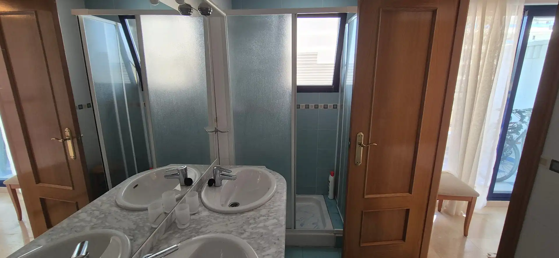 Bany de Apartament de lloguer en Gandia amb Aire condicionat, Calefacció i Jardí privat