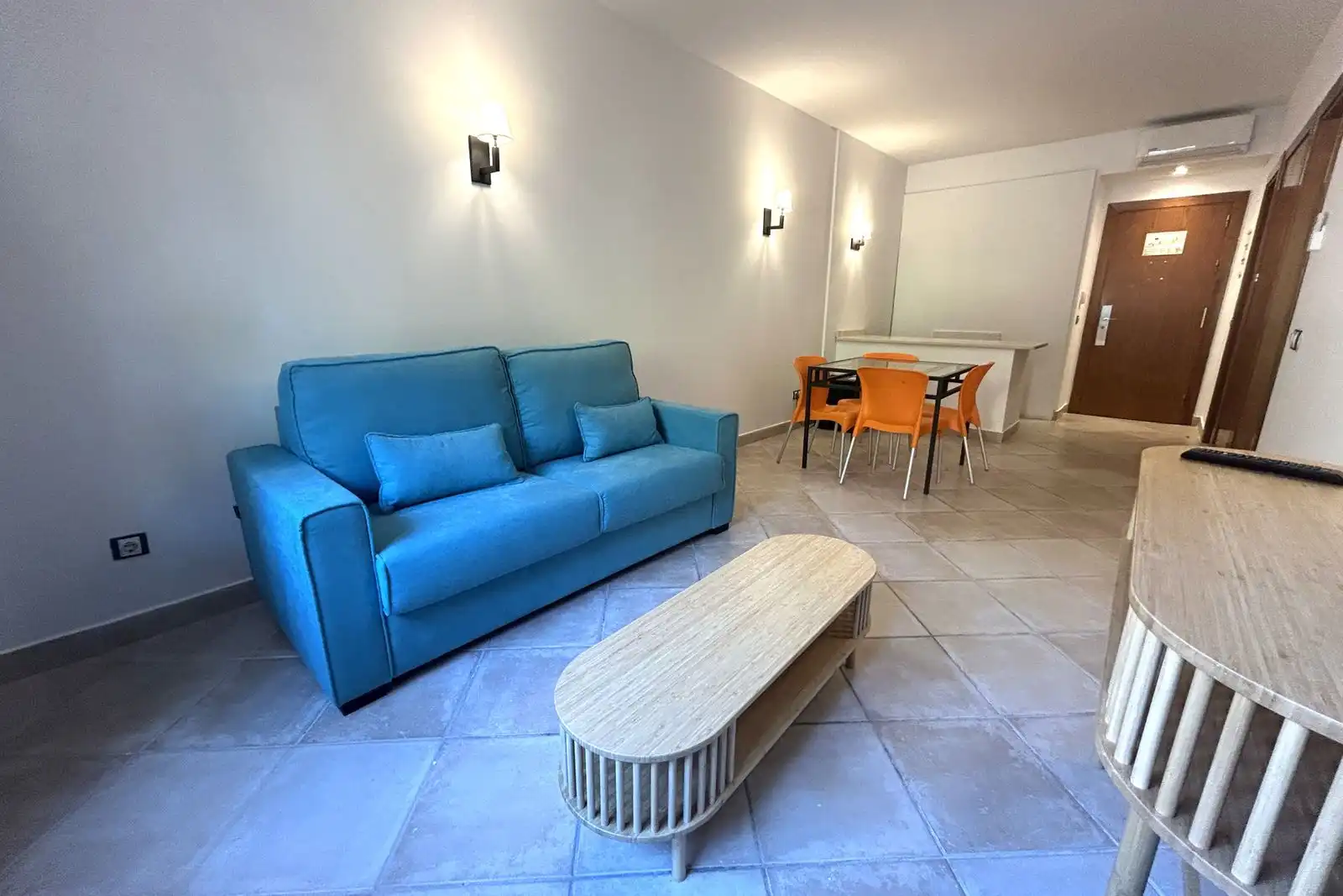 Sala d'estar de Pis en venda en Benahavís amb Moblat i Piscina comunitària