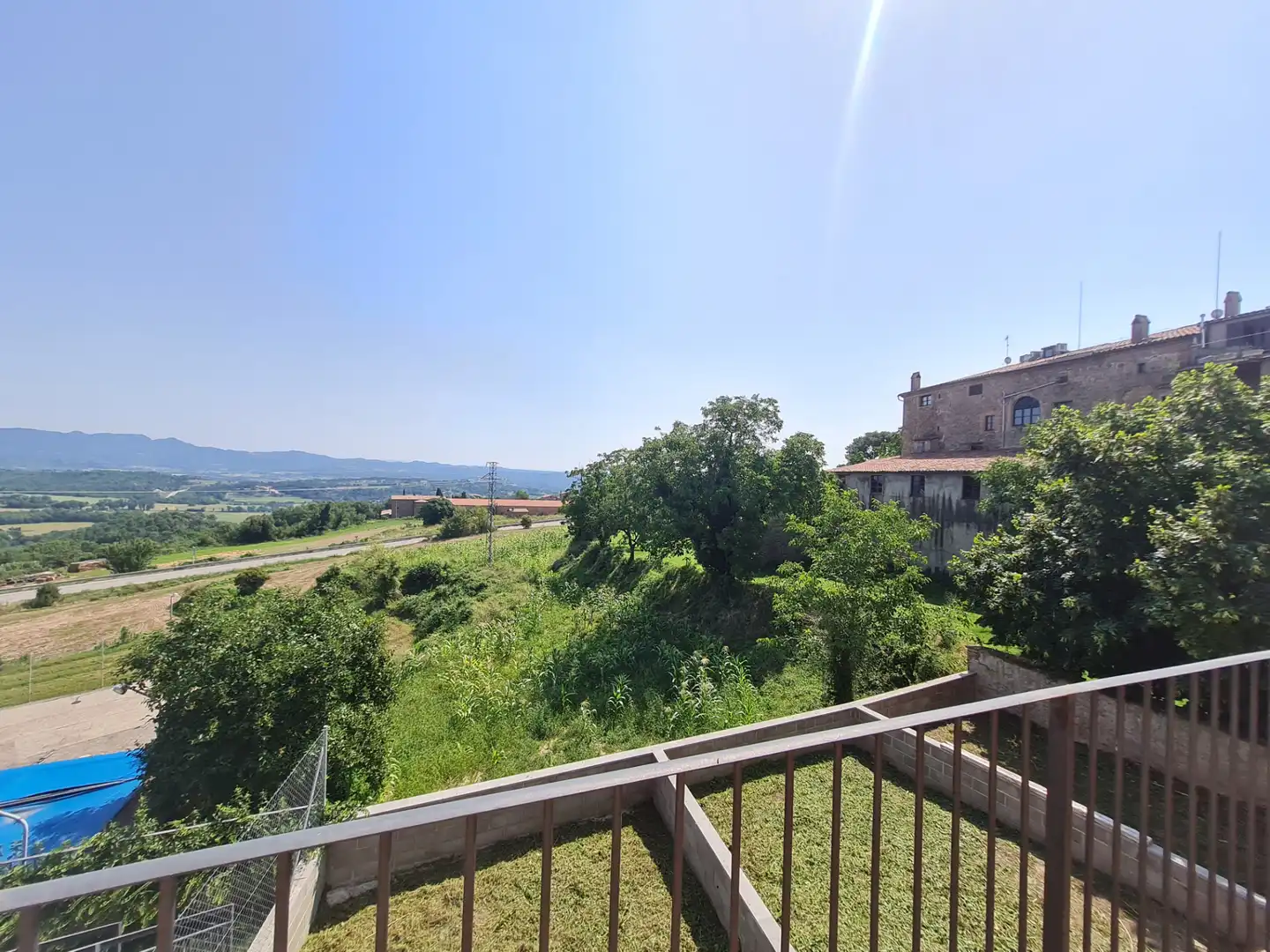Garten von Einfamilien-Reihenhaus zum Verkauf in Casserres mit Klimaanlage, Heizung und Privatgarten