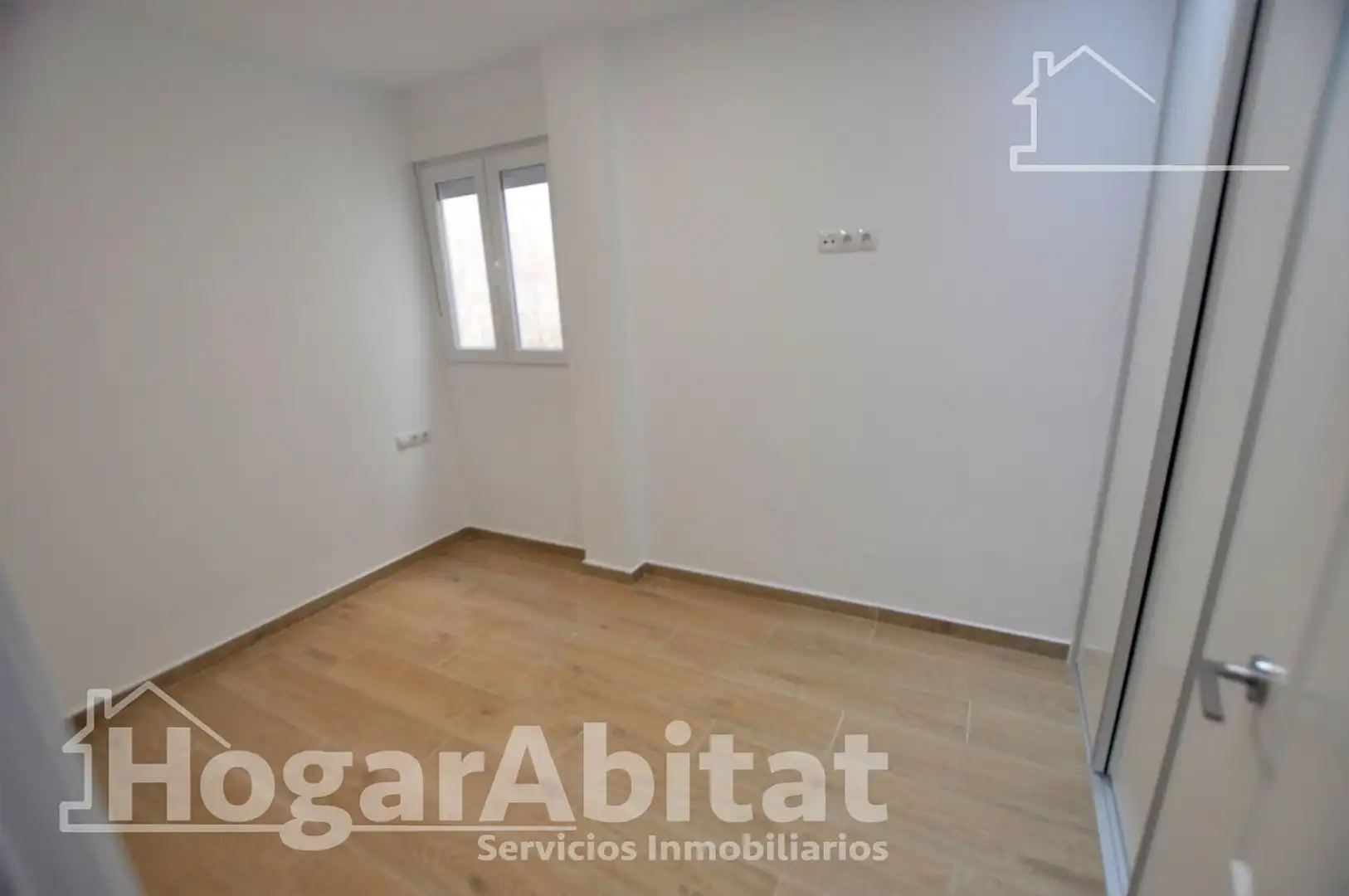Habitación de Piso en venta en Valencia con Balcón