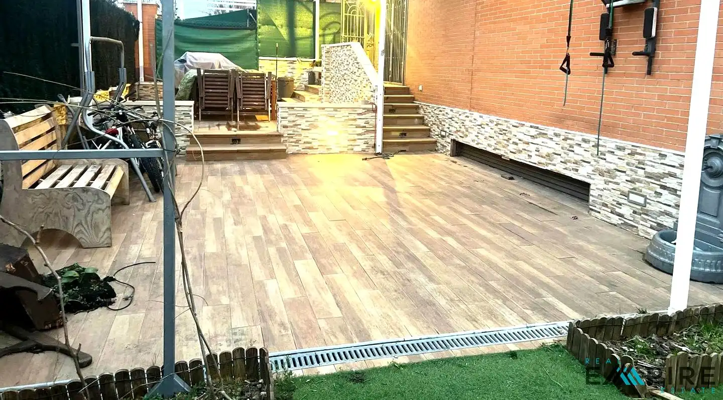 Baixos amb piscina en venda a Parla Este