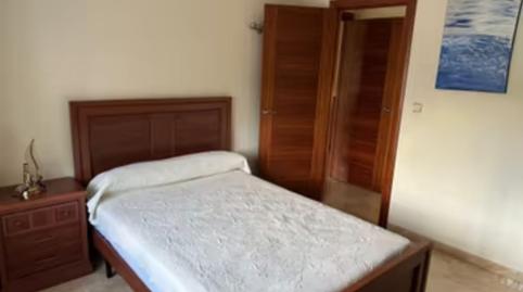 Foto 4 de Piso de alquiler en Avenida Granada, San Ildefonso - Catedral,  Jaén Capital