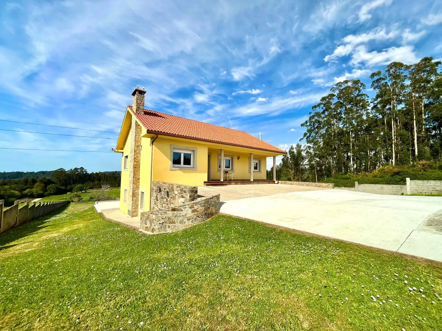 Vista exterior de Casa o chalet en venta en Coirós con Calefacción