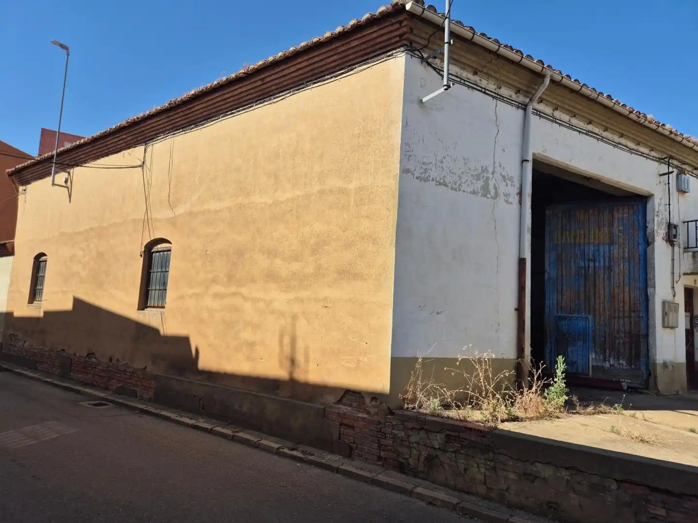 Vista exterior de Edificio en venta en Valencia de Don Juan