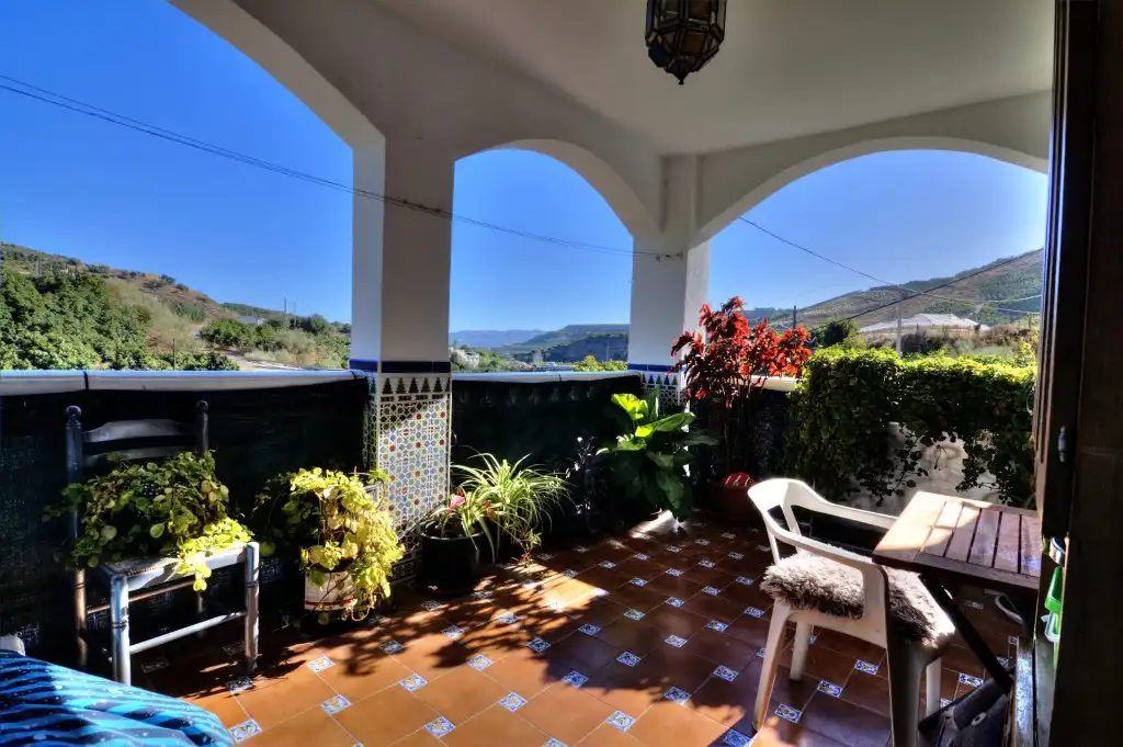 Casa rústica amb jardí en venda a Rubite