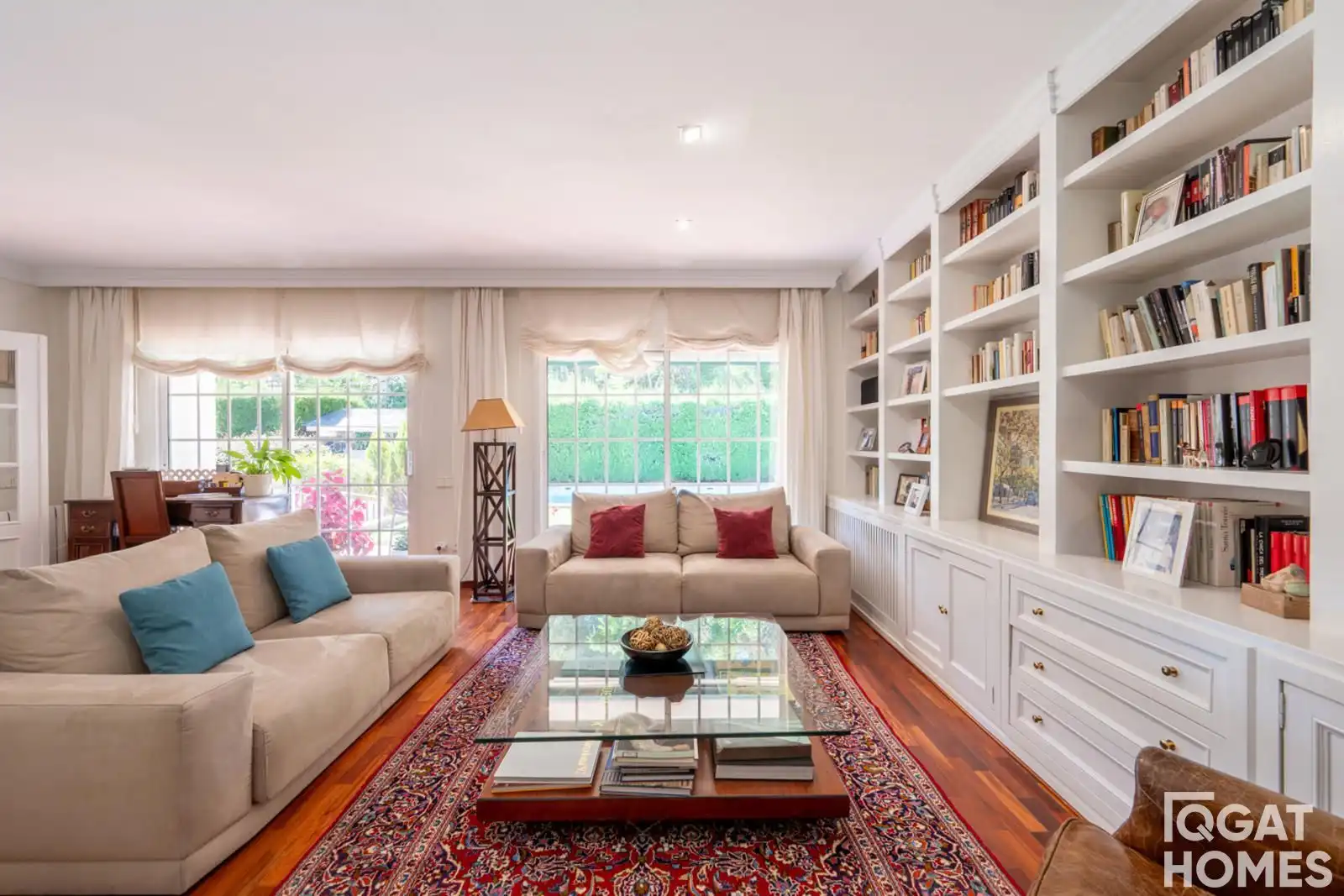 Sala d'estar de Casa o xalet en venda en Sant Cugat del Vallès amb Aire condicionat, Calefacció i Jardí privat