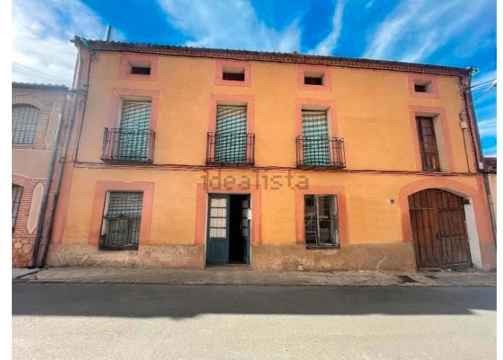 Vista exterior de Casa o xalet en venda en Escalona del Prado amb Jardí privat
