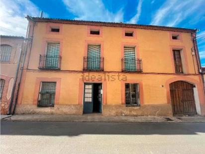 Vista exterior de Casa o xalet en venda en Escalona del Prado amb Jardí privat