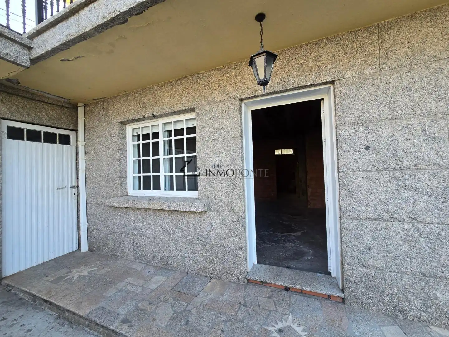 Vista exterior de Casa o xalet en venda en Pontevedra Capital  amb Calefacció, Jardí privat i Terrassa