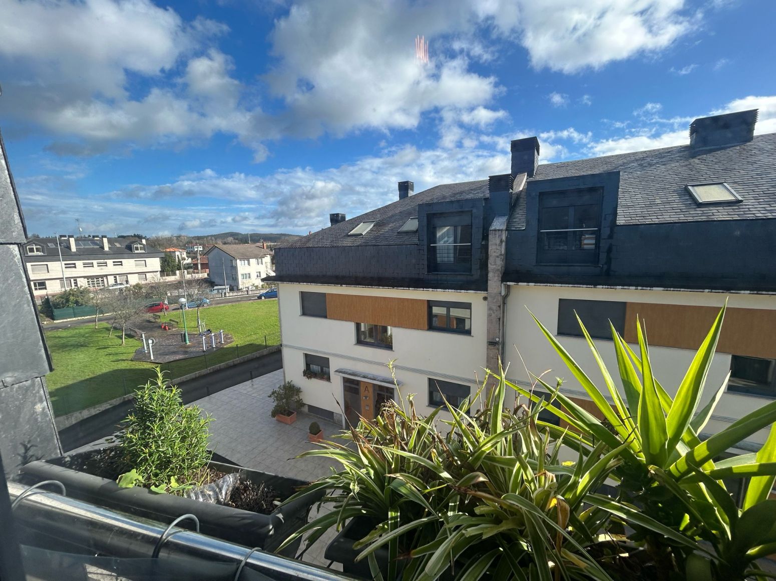 Vista exterior de Piso en venta en Torrelavega  con Calefacción, Parquet y Trastero