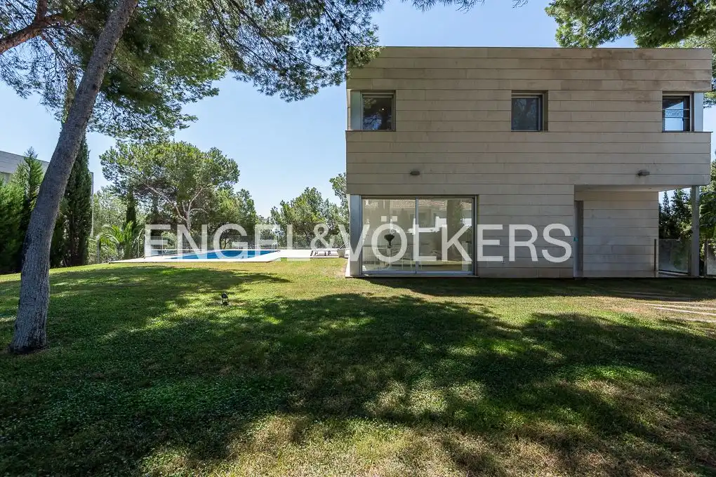 Vista exterior de Casa o chalet de alquiler en Chiva con Aire acondicionado, Calefacción y Jardín privado