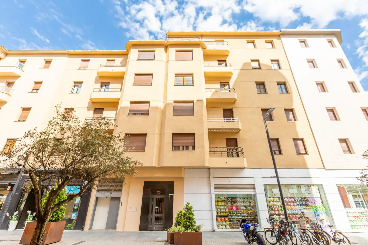 Vista exterior de Piso en venta en  Pamplona / Iruña con Parquet y Balcón