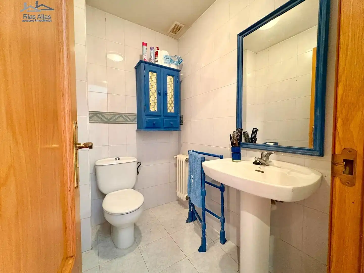 Baño de Casa o chalet en venta en Oleiros con Calefacción, Jardín privado y Trastero