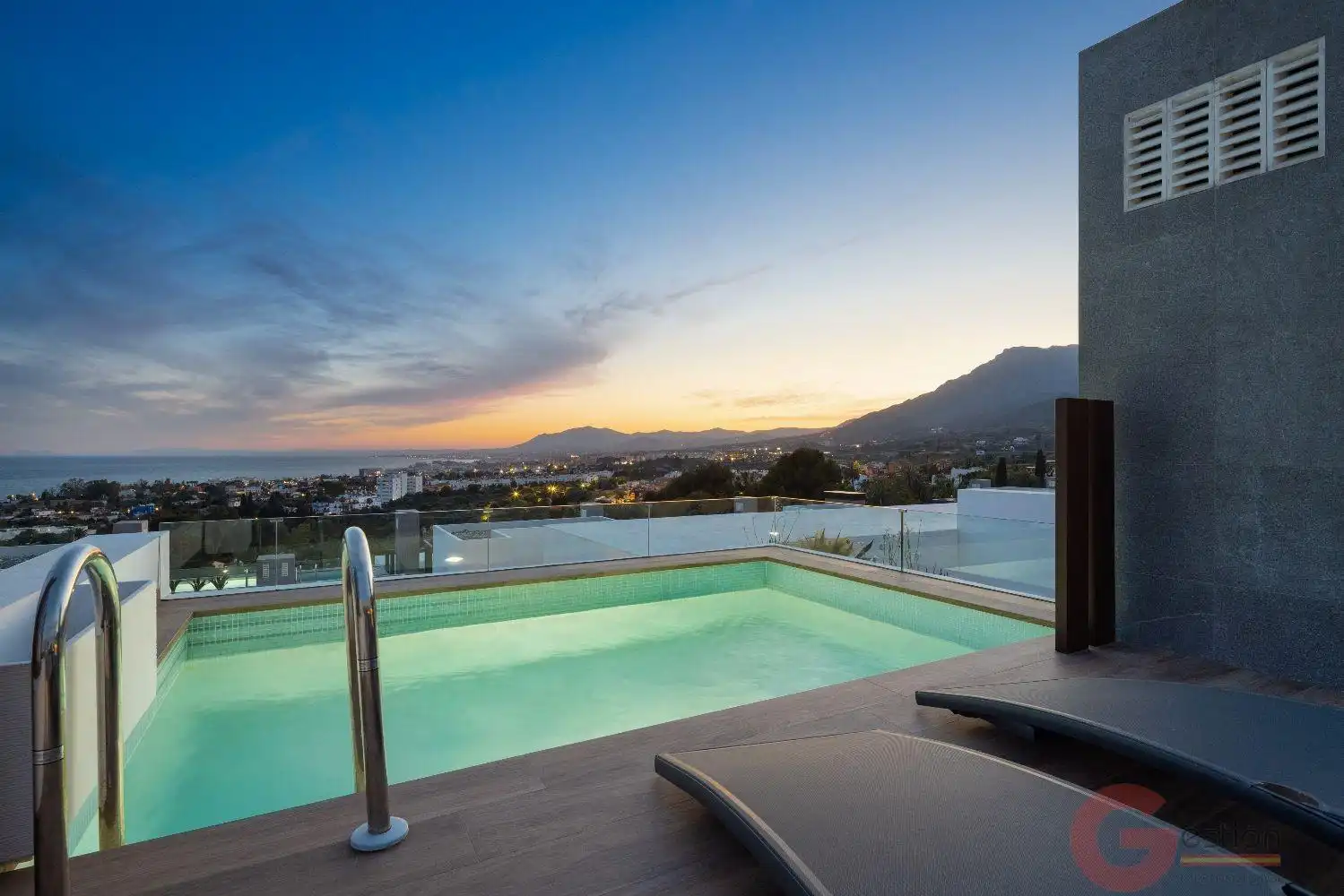 Chalet con piscina en venta en Río Real - Los Monteros